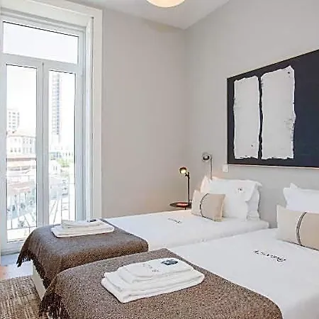 Liiiving In - Art Design Porto